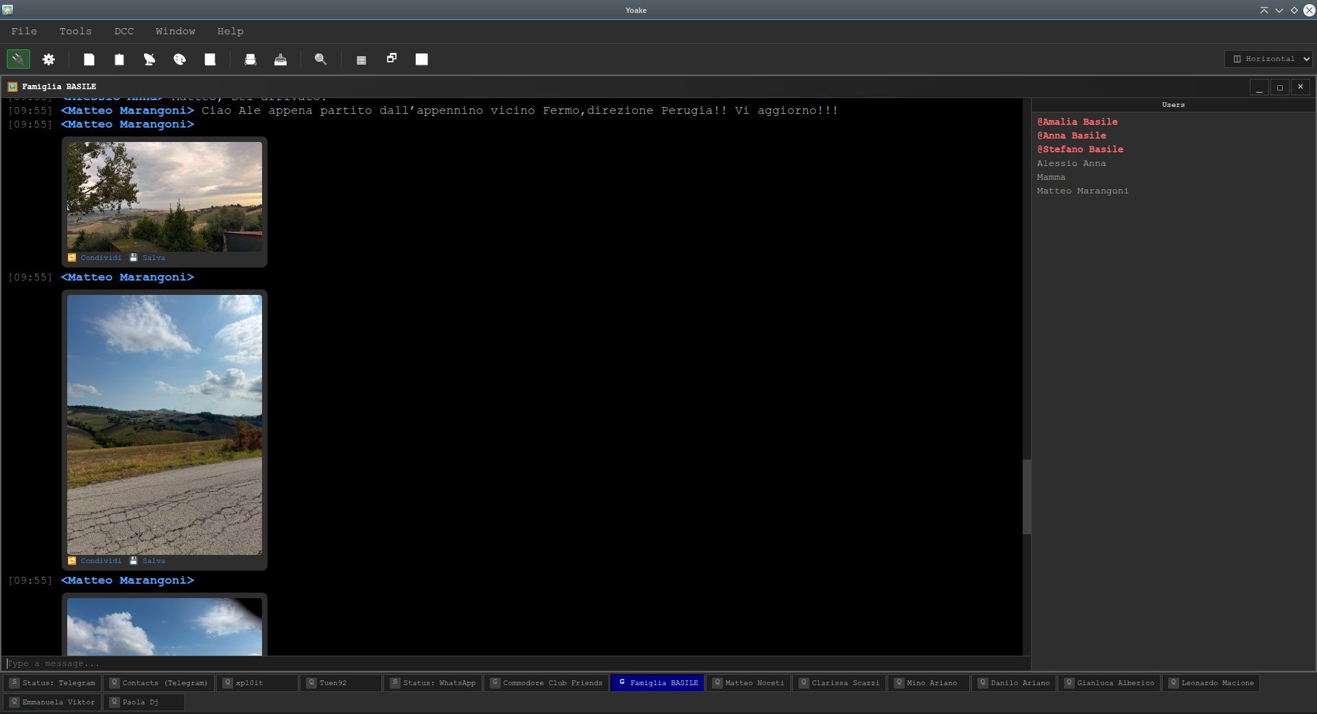 Yoake in use: several chat windows open together, nicklist on the right, taskbar at the bottom, mIRC style
